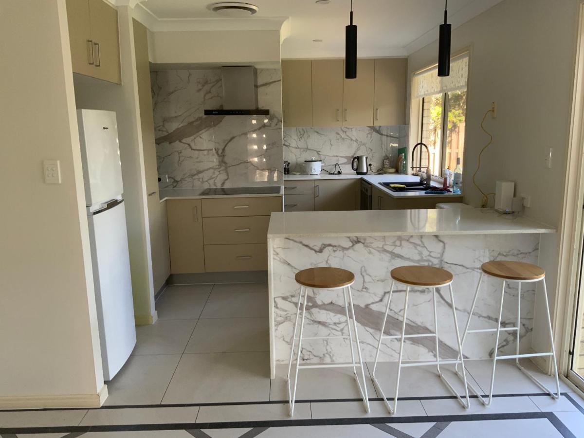 Apartamento Shared House With Other Guests Near Shopping Center And Theme Parks Gold Coast Exterior foto